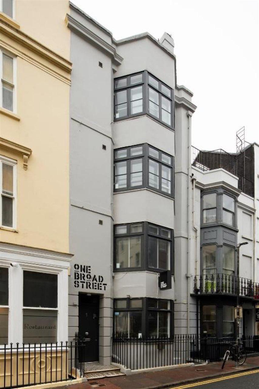 Hotel One Broad Street 3*